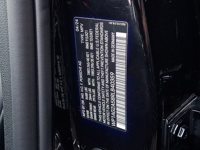Certified 2024 Porsche Macan S AWD/4WD image 29