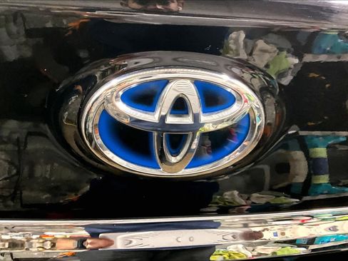 Used 2017 Toyota Camry XLE image 30