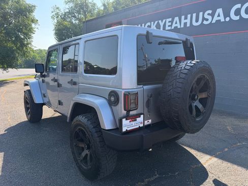 Used 2015 Jeep Wrangler Unlimited Sahara w/ Connectivity Group AWD/4WD image 3
