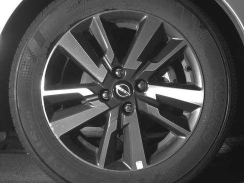 Used 2025 Nissan Versa SV image 13