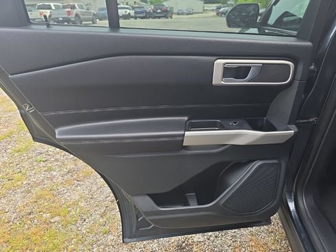 Used 2022 Ford Explorer XLT w/ Class IV Trailer Tow Package AWD/4WD image 17