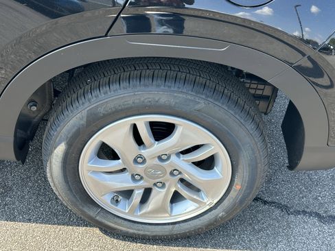 New 2025 Hyundai Venue SE image 19