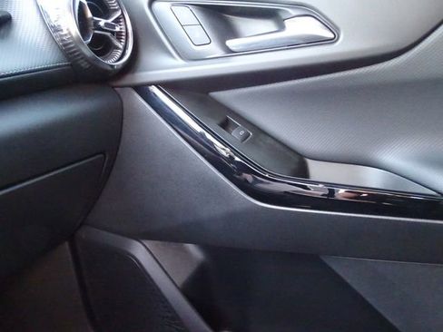 Used 2025 Chevrolet Equinox LT w/ Safety and Technology Package image 9