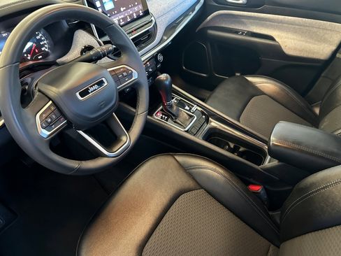 Used 2024 Jeep Compass Latitude image 11