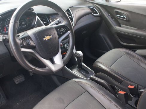 Used 2018 Chevrolet Trax LT w/ LT Convenience Package AWD/4WD image 8
