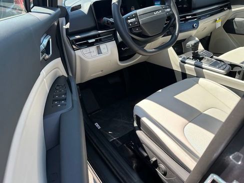 New 2026 Kia Sportage EX FWD image 11