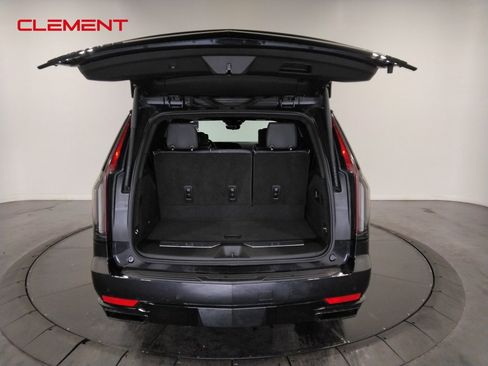 Used 2023 Cadillac Escalade Sport Platinum w/ LPO, ONYX Package image 8