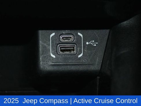 Used 2025 Jeep Compass Trailhawk AWD/4WD image 20