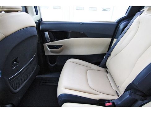 Used 2023 Kia Carnival EX FWD image 13