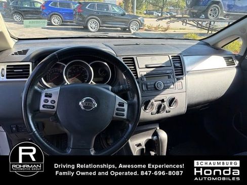 Used 2011 Nissan Versa Hatchback w/ Premium Pkg FWD image 10