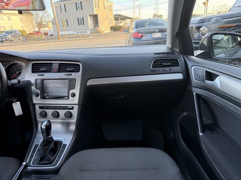 Used 2017 Volkswagen Golf S image 26