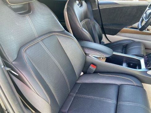 Used 2022 Lucid Air Grand Touring image 24