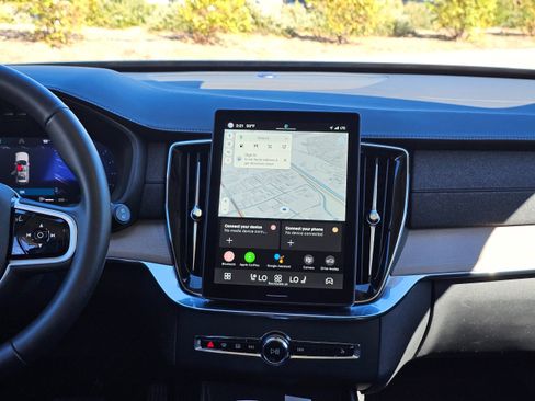 Used 2025 Volvo XC90 B6 Plus image 29