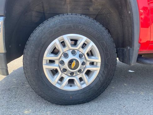 Used 2022 Chevrolet Silverado 2500 LT w/ Convenience Package AWD/4WD image 3