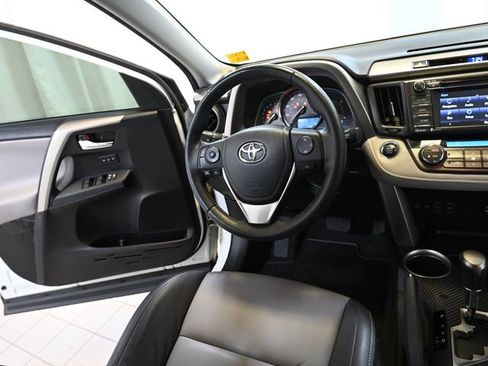 Used 2015 Toyota RAV4 Limited AWD/4WD image 28