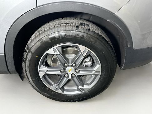 Used 2025 Chevrolet Blazer LT FWD image 11