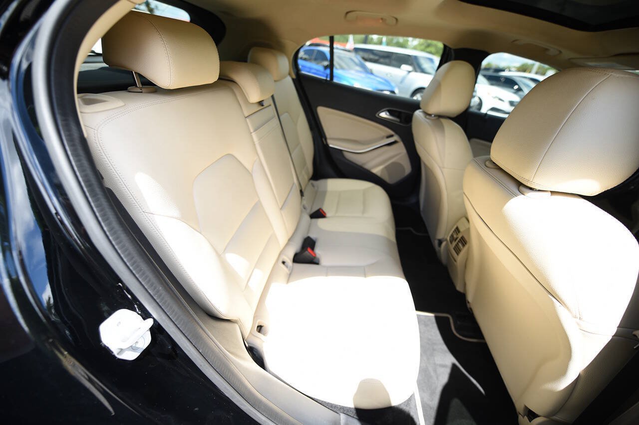 Used 2017 Mercedes-Benz GLA 250 image 12
