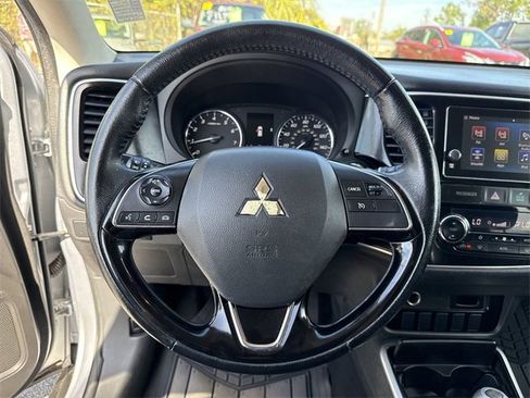 Used 2017 Mitsubishi Outlander SEL image 34