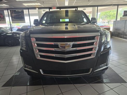 Used 2017 Cadillac Escalade ESV Premium Luxury image 2