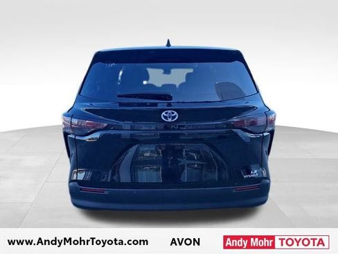 Used 2024 Toyota Sienna LE image 6
