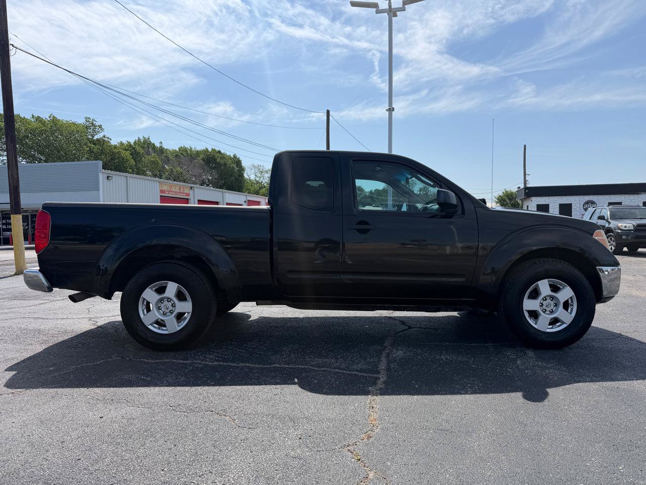 Used 2007 Nissan Frontier SE w/ SE Value Truck Pkg RWD image 4