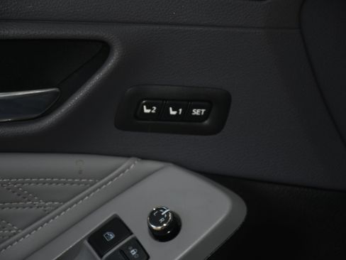 Used 2020 Toyota Avalon Limited image 12