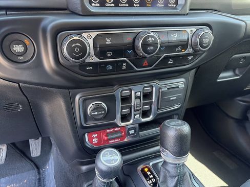 Used 2023 Jeep Wrangler Unlimited Rubicon 4xe AWD/4WD image 38