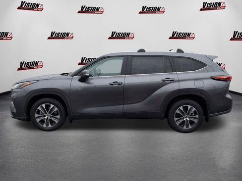 Used 2024 Toyota Highlander XLE AWD/4WD image 8