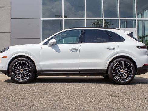 Used 2025 Porsche Cayenne Base w/ Premium Package Plus image 7
