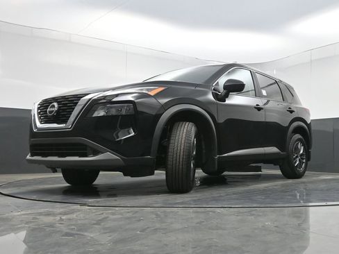 Used 2023 Nissan Rogue S image 23