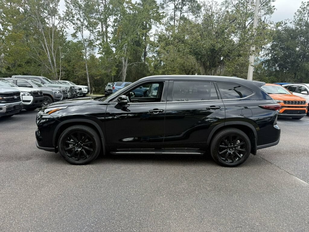 Used 2026 Toyota Highlander Limited AWD/4WD image 2