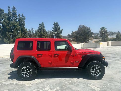 Used 2025 Jeep Wrangler Unlimited Rubicon w/ Convenience Group AWD/4WD image 44