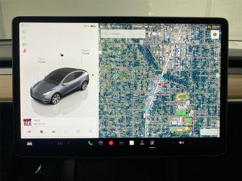 Used 2022 Tesla Model Y Long Range image 24