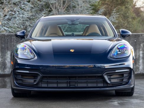 Certified 2022 Porsche Panamera image 8