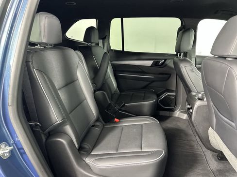 Used 2025 Buick Enclave Preferred image 9