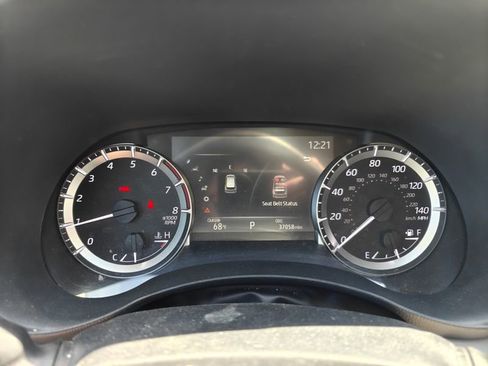 Used 2023 Toyota Highlander L AWD/4WD image 12