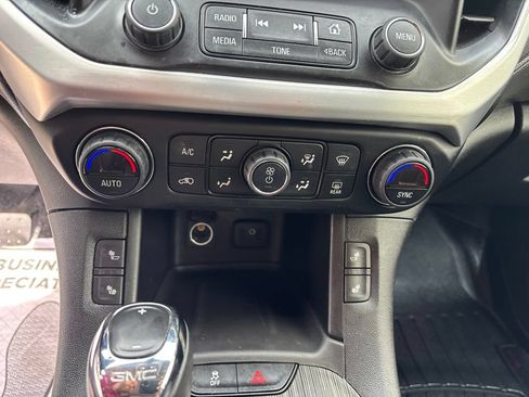 Used 2019 GMC Acadia SLT AWD/4WD image 19