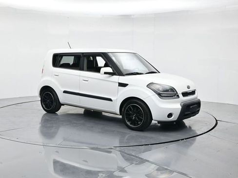 Used 2010 Kia Soul + image 1