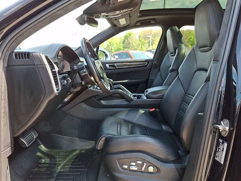 Used 2021 Porsche Cayenne GTS AWD/4WD image 15