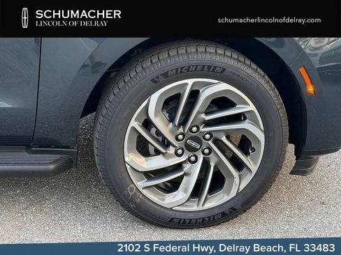 New 2026 Lincoln Navigator Premiere AWD/4WD image 9