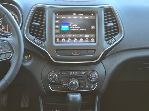 Used 2022 Jeep Cherokee Trailhawk w/ Trailer Tow Group image 32