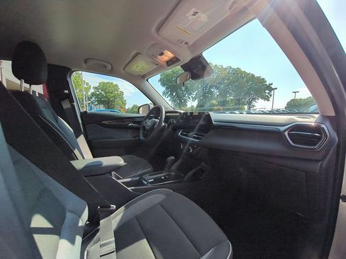 Used 2025 Chevrolet TrailBlazer LT AWD/4WD image 31