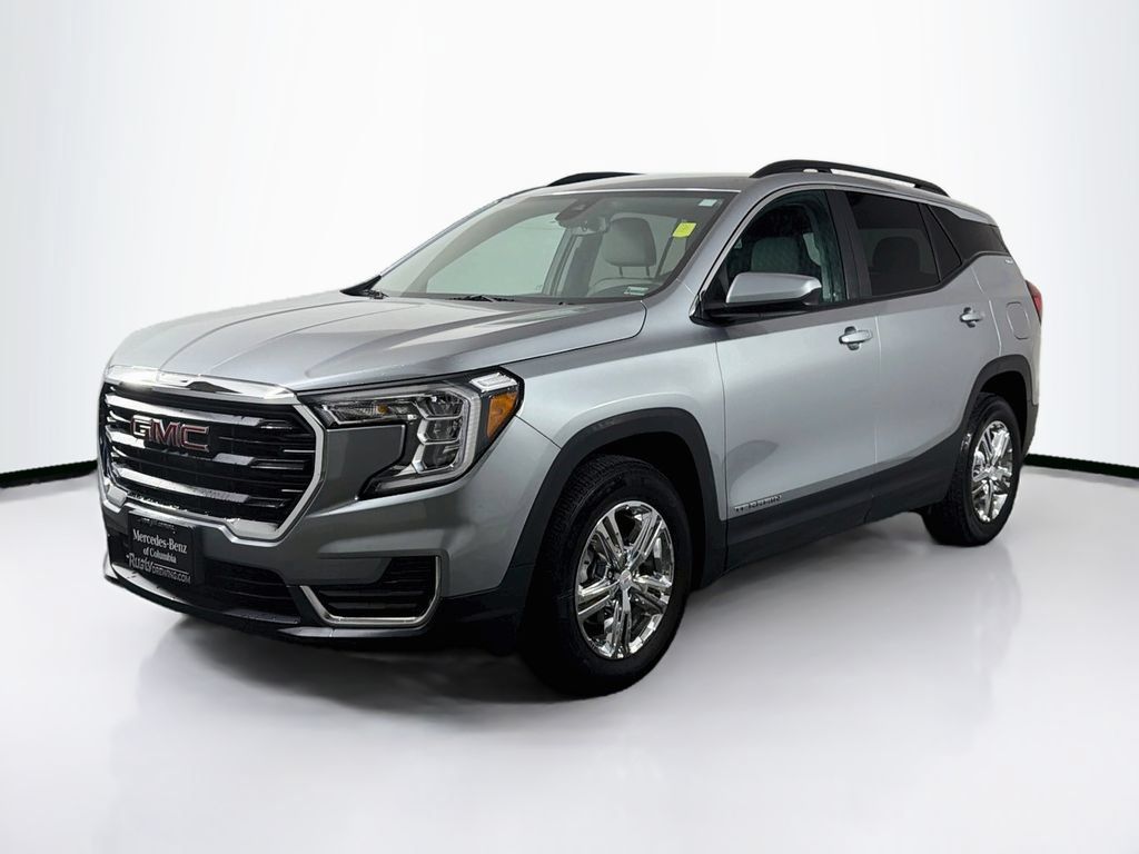 Used 2023 GMC Terrain SLE w/ Driver Convenience Package FWD image 3