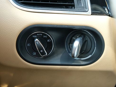 Used 2017 Porsche Macan image 38