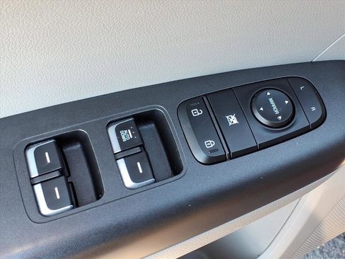 Used 2019 Kia Sportage LX image 18