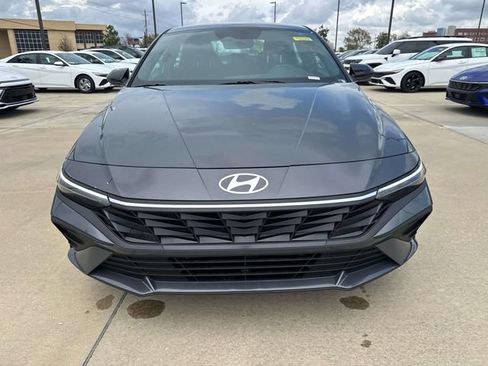 New 2026 Hyundai Elantra SEL FWD image 2
