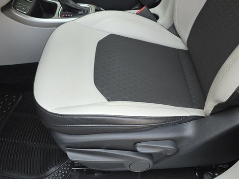 Used 2018 Jeep Compass Latitude w/ Popular Equipment Group FWD image 29