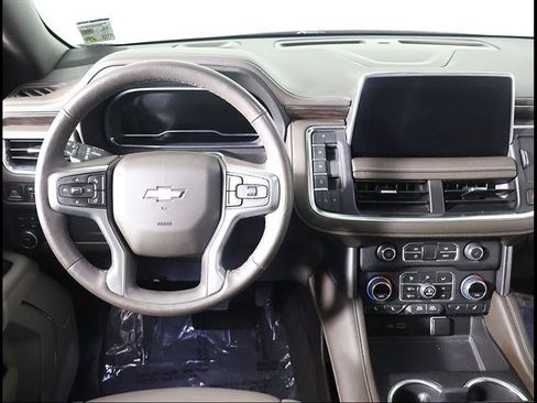 Used 2022 Chevrolet Suburban LT w/ Luxury Package AWD/4WD image 8