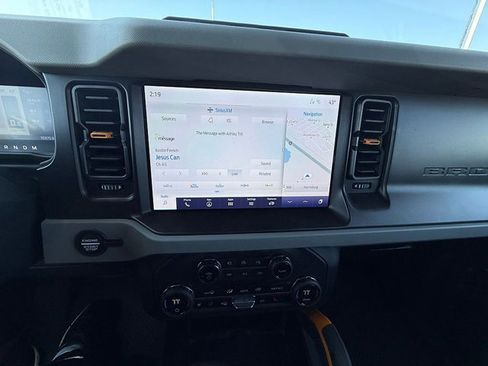 Used 2023 Ford Bronco Badlands image 35