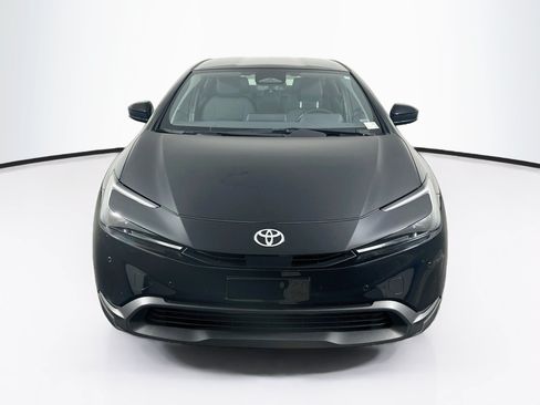 Used 2025 Toyota Prius LE FWD image 2